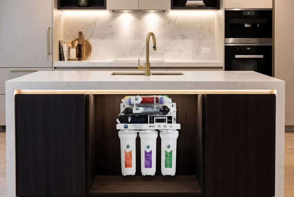 Under-sink water filtration system in a modern kitchen island